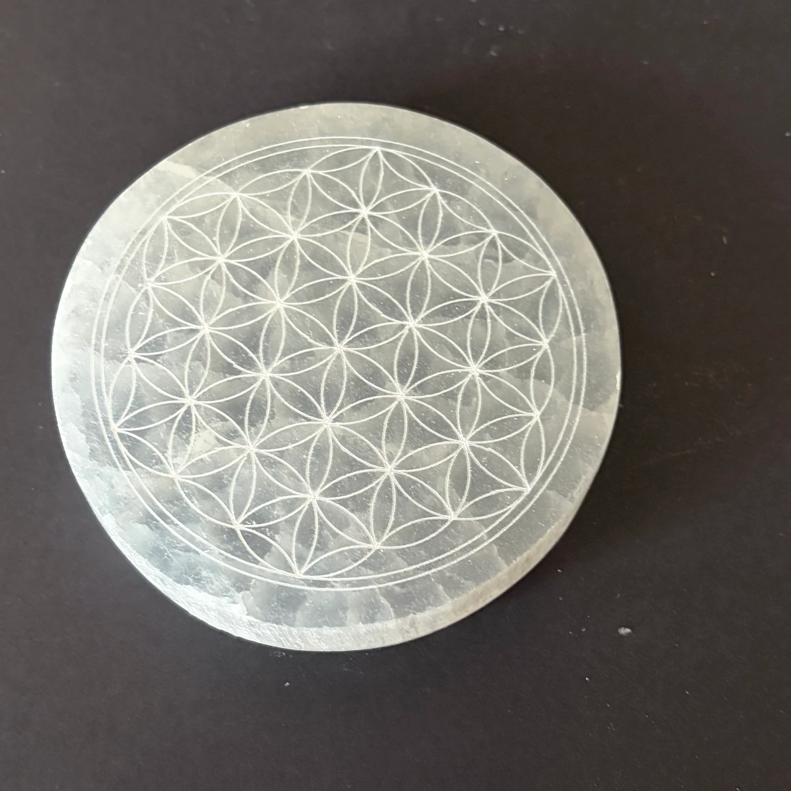Placa de Selenita Branca – Flor da Vida (10 cm) – photo 2